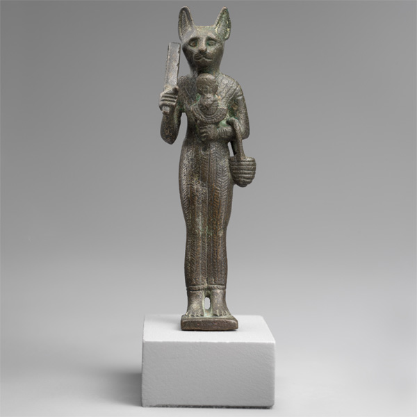 Estatueta da deusa egípcia Bastet, com cabeça de gato, do Metropolitan Museum of Art.